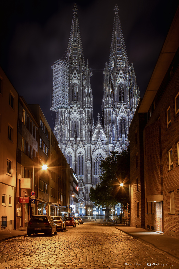 Blick auf den Kölner Dom nachts. View of Cologne Cathedral at night.