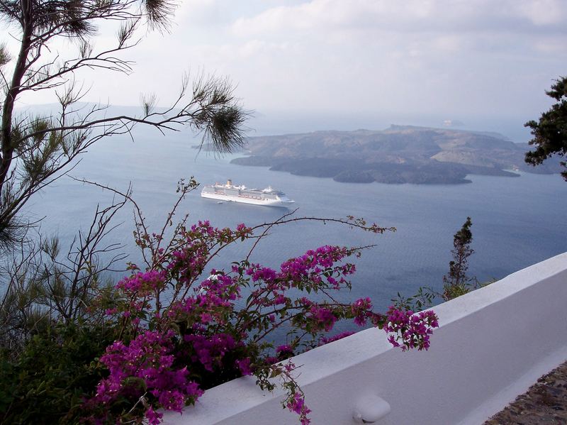 Blick auf den Krater Santorin (Griechenland)