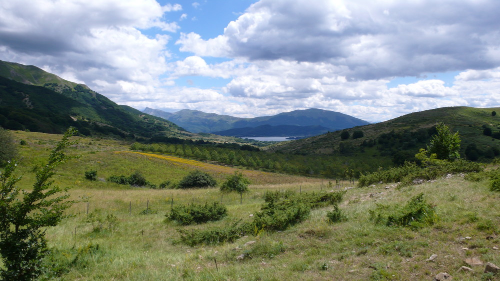 Blick auf den Lago di Campotosto und den Gran Sasso