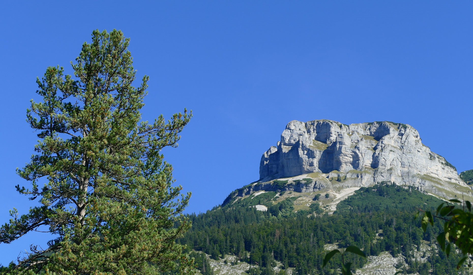 Blick auf den Loser, mit blauem Himmel