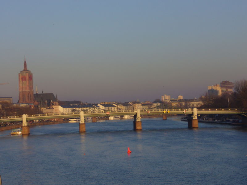 Blick auf den Main vom Holbeinsteg/Frankfurt am Main