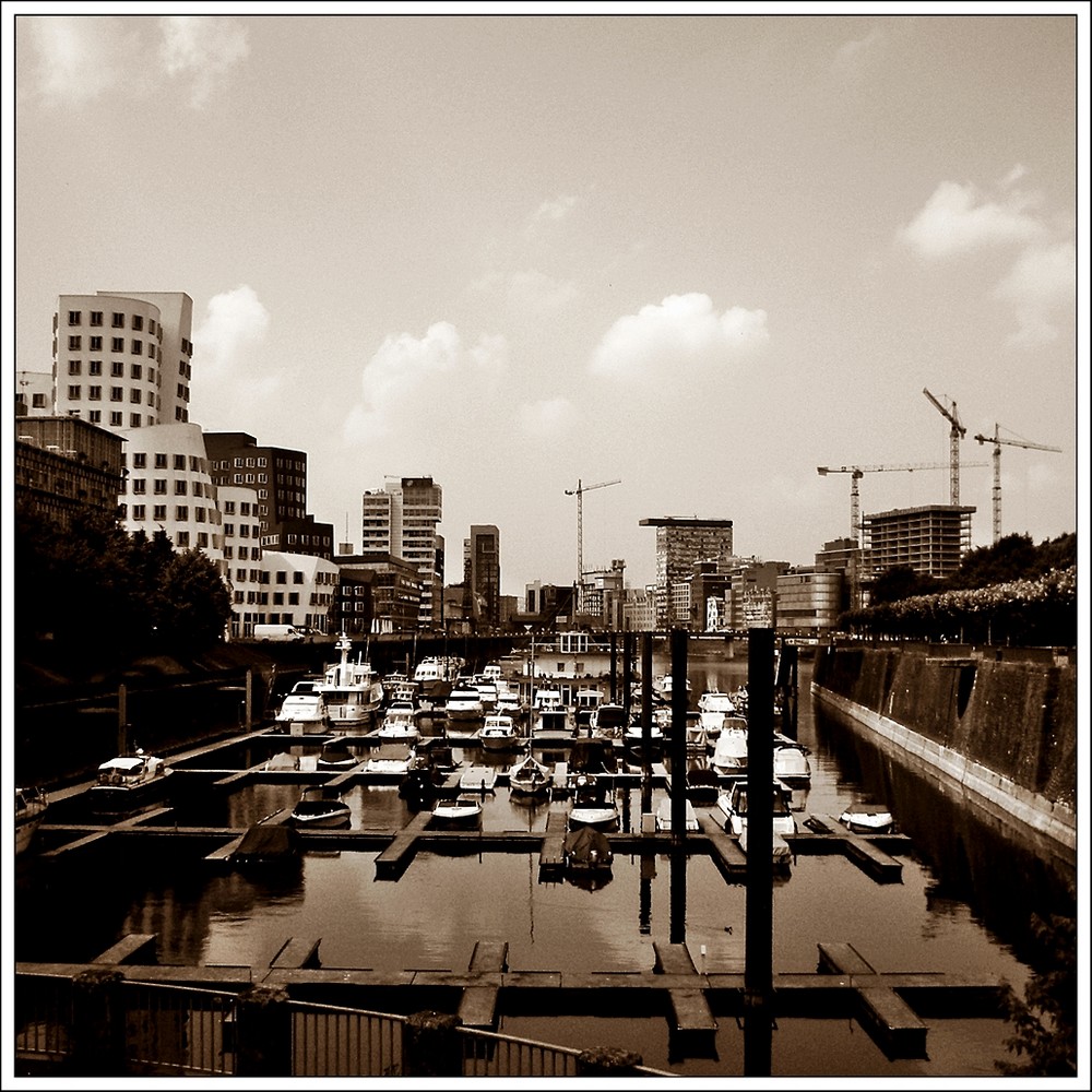 Blick auf den Medienhafen Düsseldorf