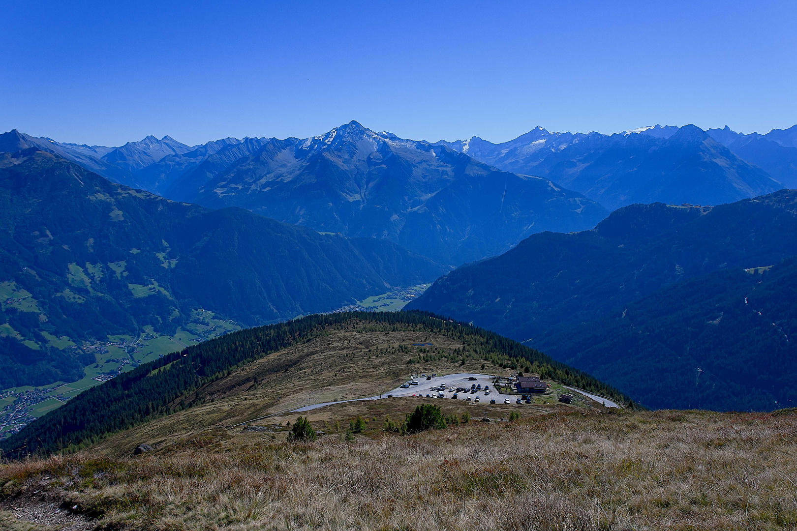 Blick auf den Melchboden und runter ins Zillertal