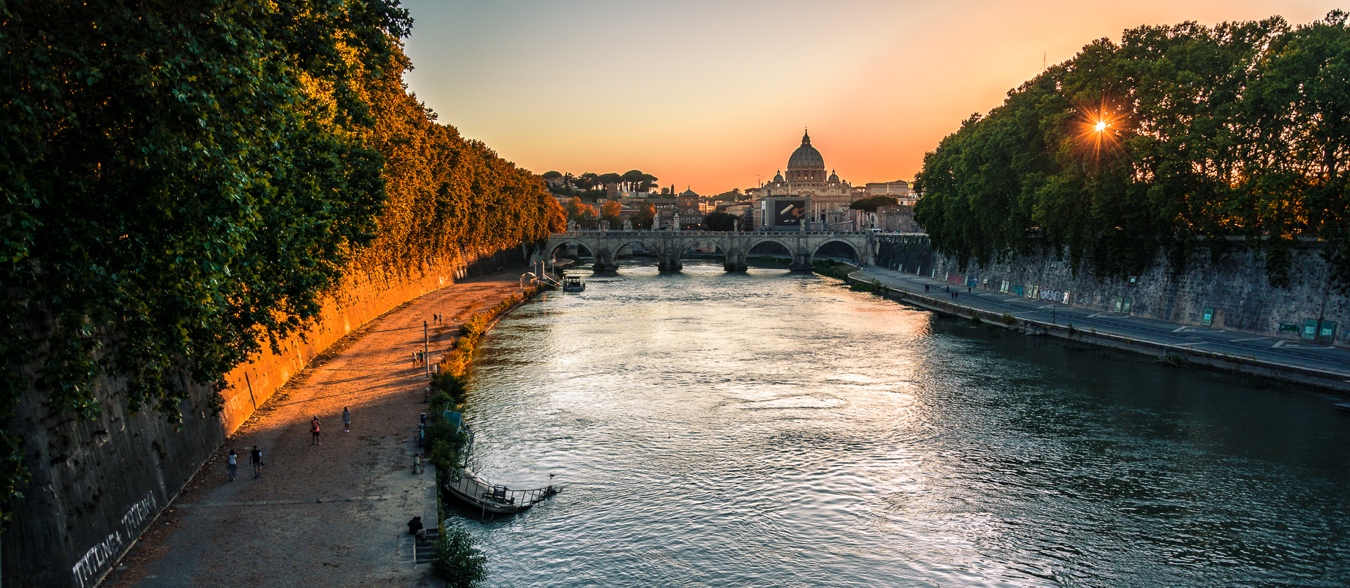 Blick auf den Petersdom von der Ponte Umberto I