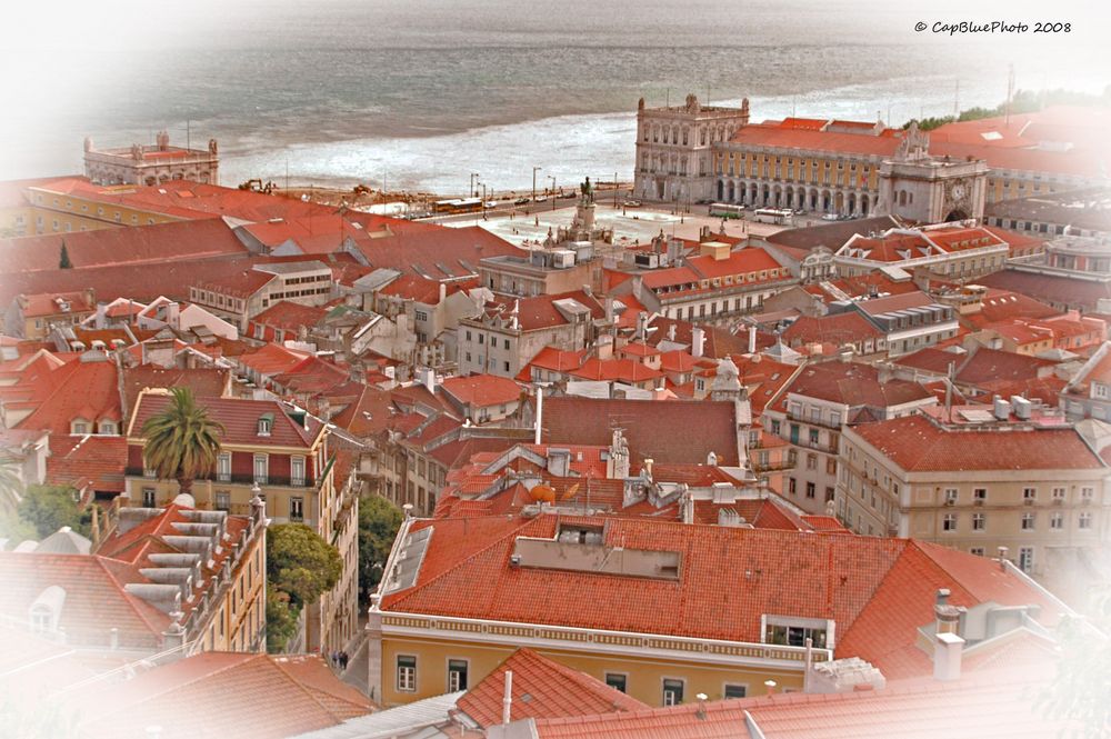 Blick auf den Praça do Comércio von Castelo de Sao Jorge