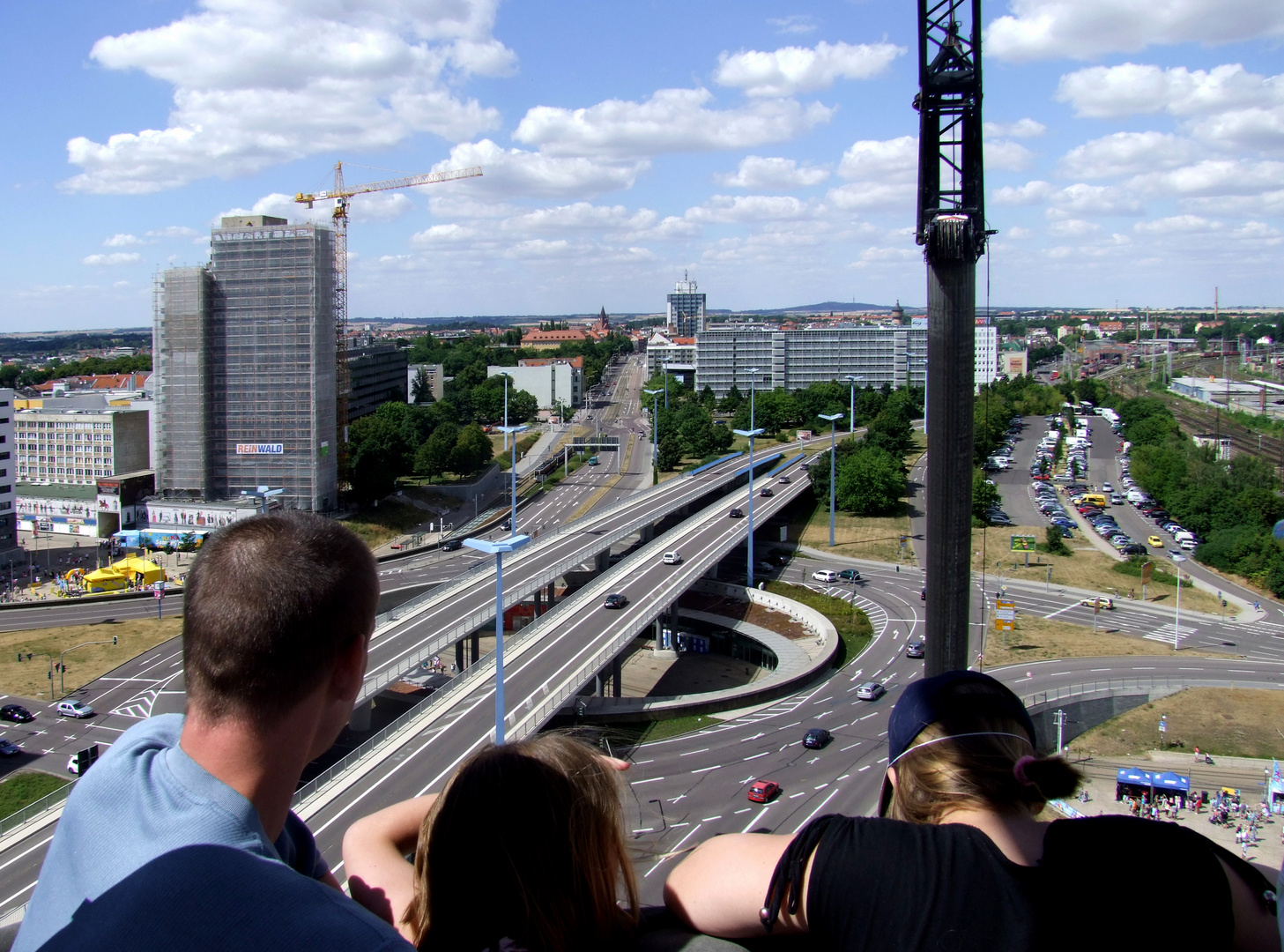 Blick auf den Riebeckplatz in Halle 2010 von Oben noch mit Riebeckplatzhochhaus