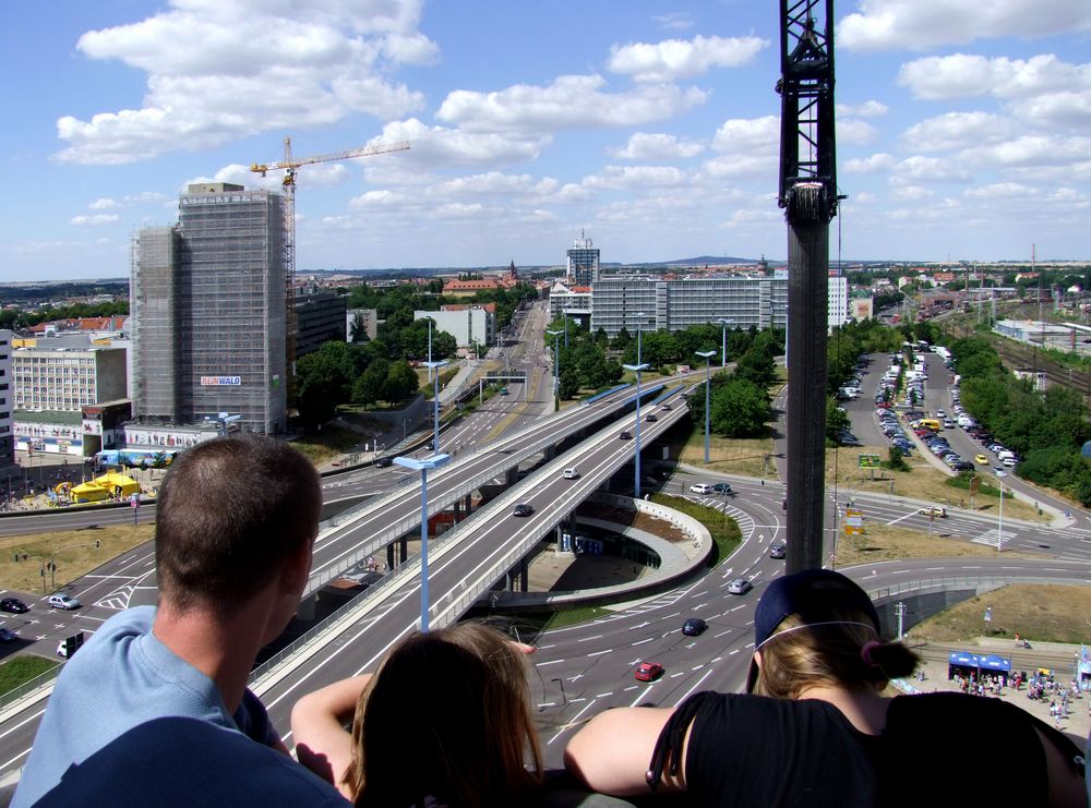 Blick auf den Riebeckplatz in Halle 2010 von Oben noch mit Riebeckplatzhochhaus