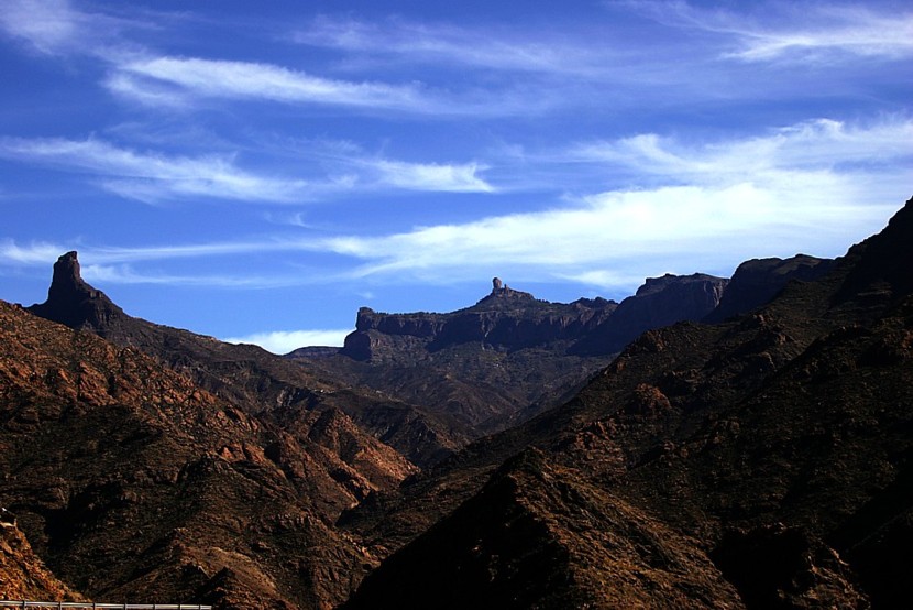 Blick auf den Roque Nublo/Links der Roque de Bentaiga