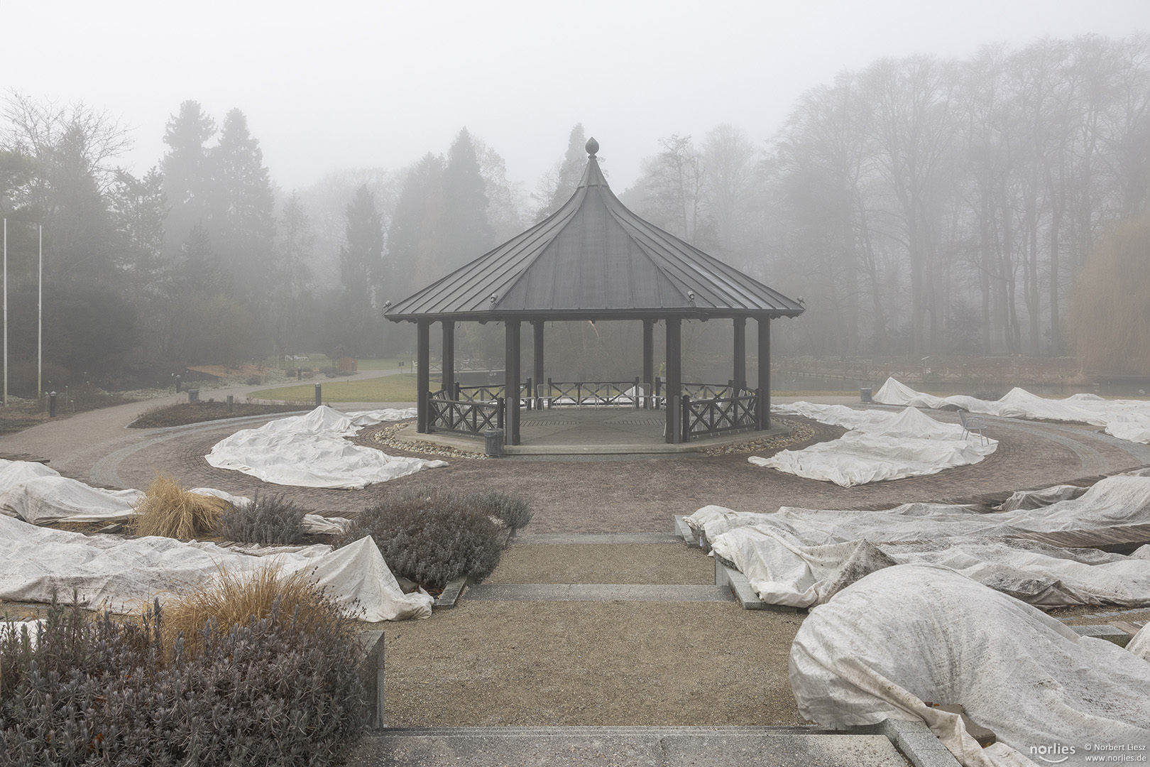 Blick auf den Rosenpavillon