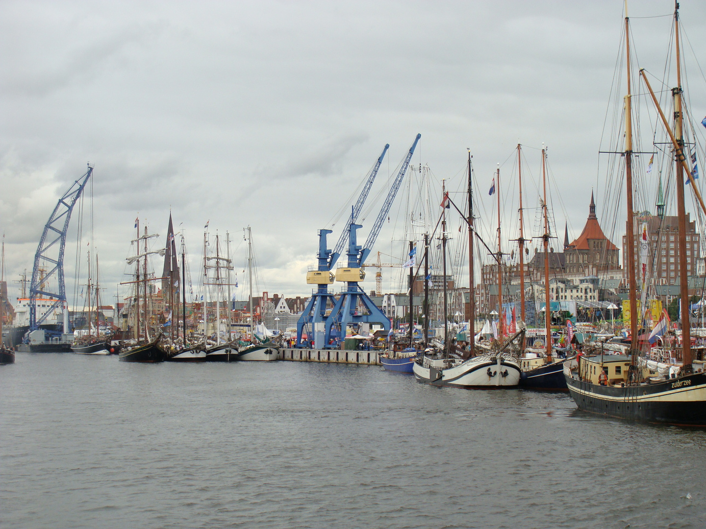 Blick auf den Rostocker Stadthafen zur Hanse Sail 2012