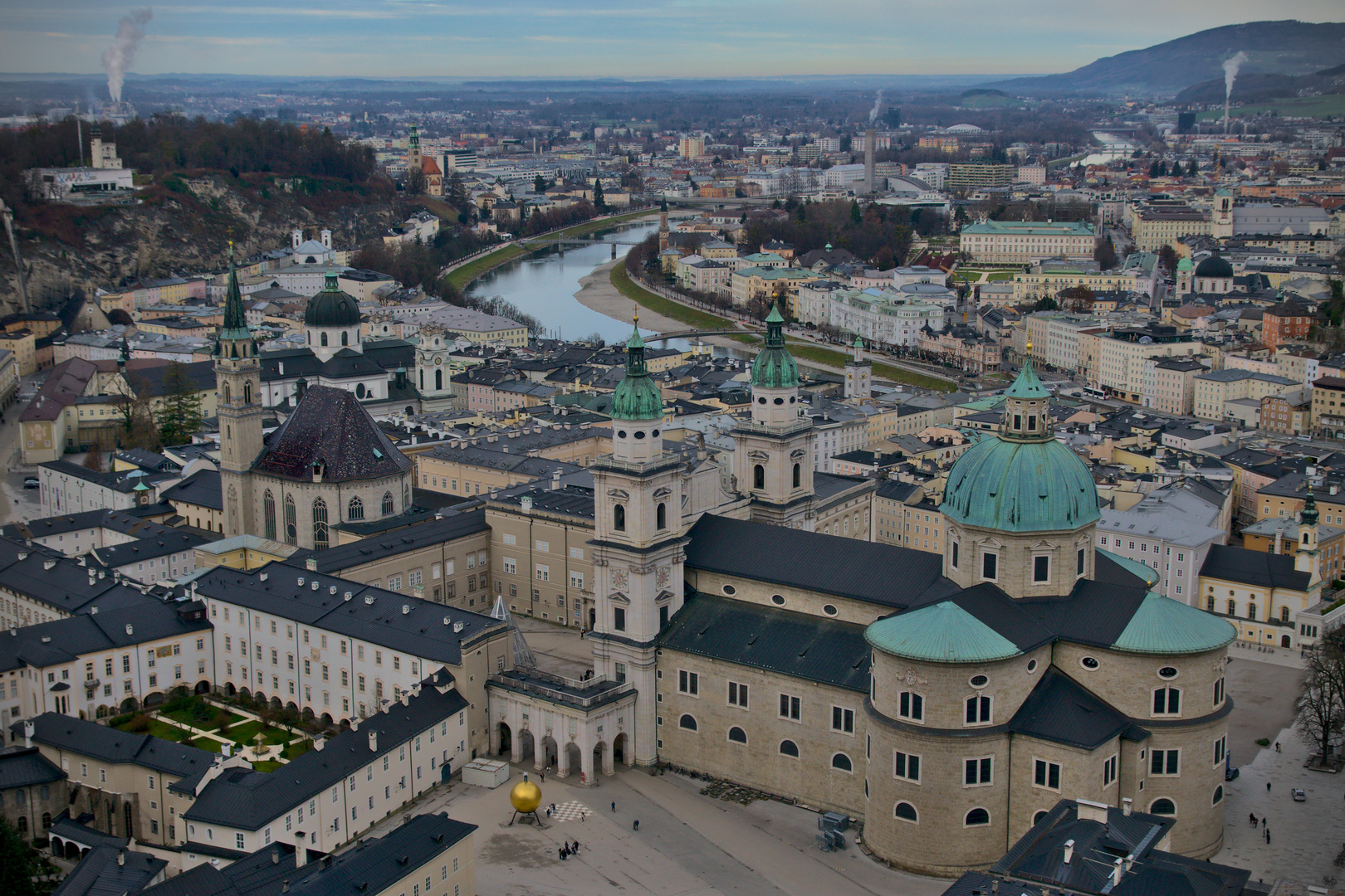 Blick auf den Salzburger Dom & Salzach