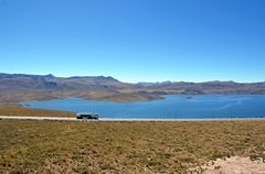 Blick auf den See Laguna Lagunillas im Süden von Peru