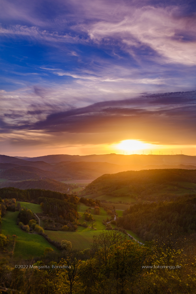 Blick auf den Sonnenuntergang vom Schloss von Hanstein.