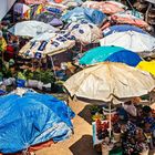 Blick auf den Sonntagsmarkt von Arusha, Tanzania