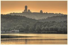 blick auf den teufelsberg über die havel