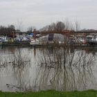 Blick auf den überfluteten Yachthafen in Wesel