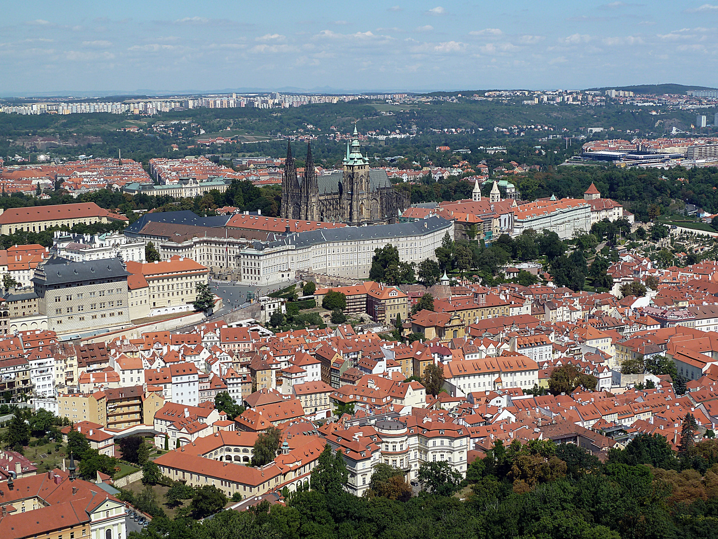 Blick auf den Veitzdom vom Eiffelturm des Laurenziberg