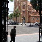 Blick auf den Vorplatz von Kirche und Post in Saigon, Vietnam