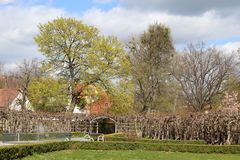 Blick auf den Wandelgang im Schloßpark