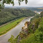 Blick auf den Wartturm über dem Elbtal