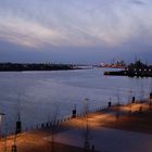 Blick auf den Weserhafen Bremen bei Nacht