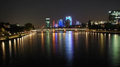 Blick auf den Westhafentower Frankfurt