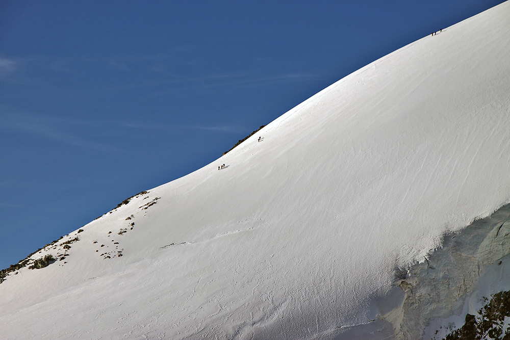 Blick auf den wunderschön gelegenen Hohlaubgrat am 4027m hohen  Allalinhorn