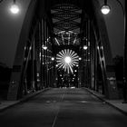 Blick auf der Sternbrücke Magdeburg zum Riesenrad im Stadtpark