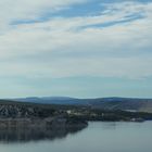 Blick auf die Adria und Brücke von der Insel Krk