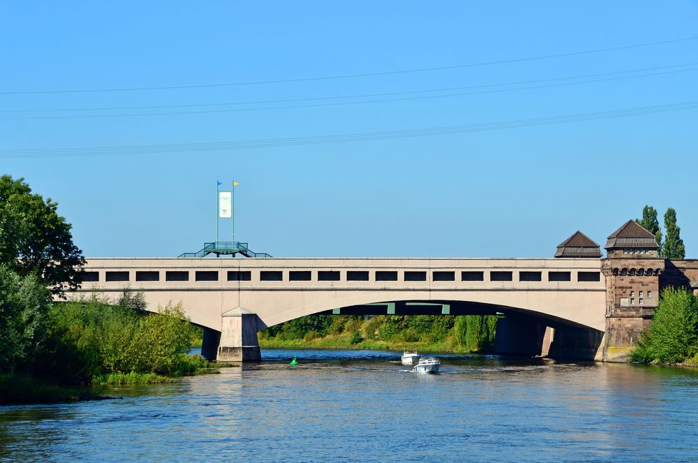 Blick auf die Alte Kanalbrücke bei Minden