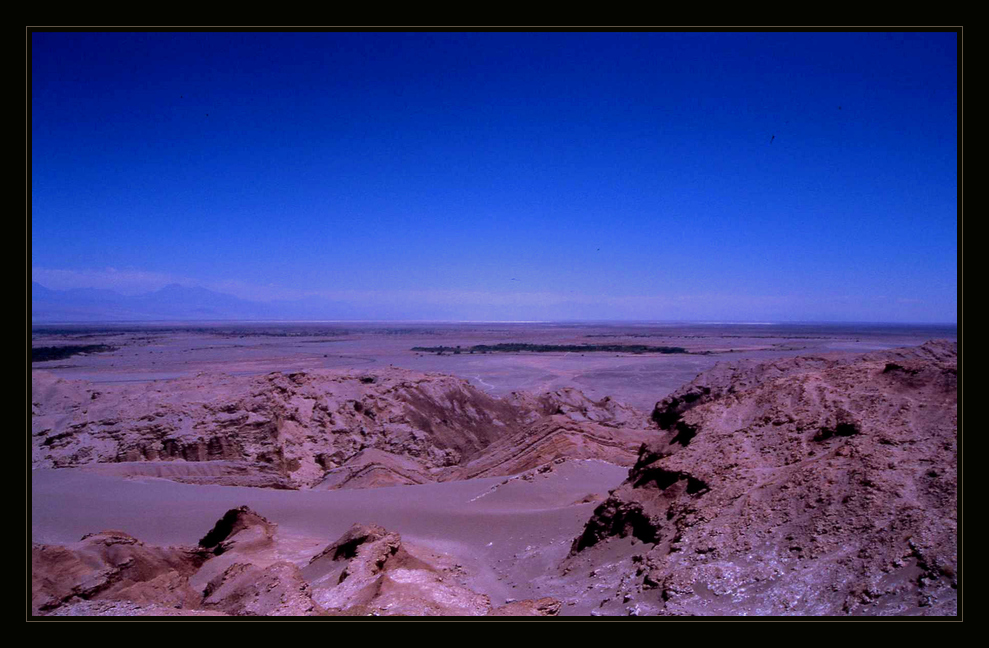 Blick auf die Atacama-Wüste mit den Oasen San Pedro de Atacama...