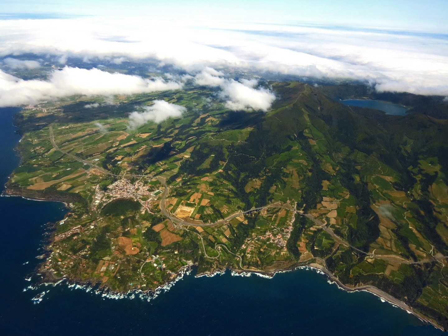 Blick auf die Azoren-Insel São Miguel mit dem Lagoa do Fogo