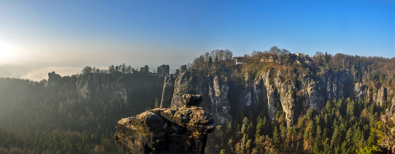 Blick auf die Basteibrücke 8 Uhr morgens