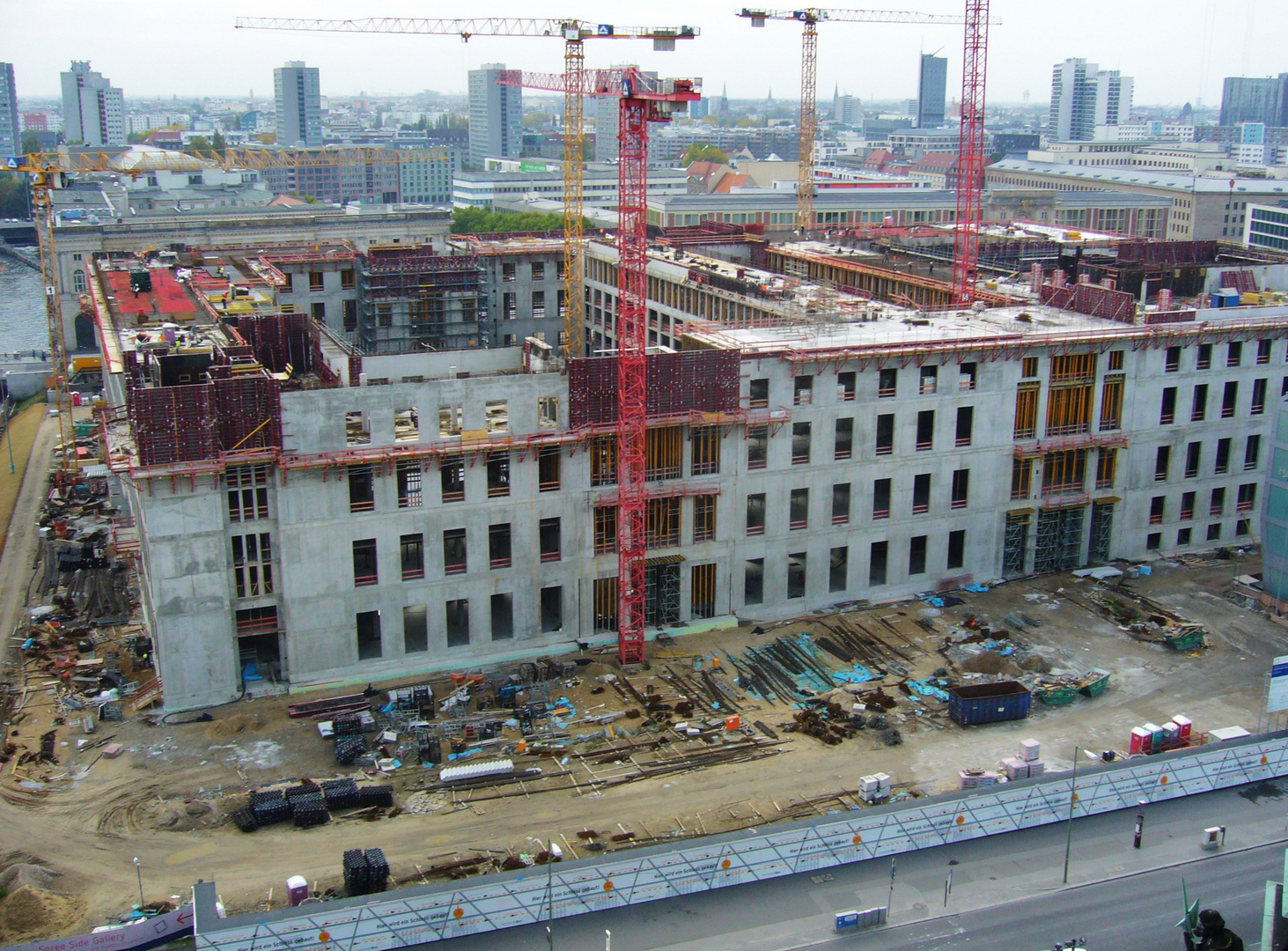 Blick auf die Baustelle des Berliner Stadtschlosses mit Humboldtbau