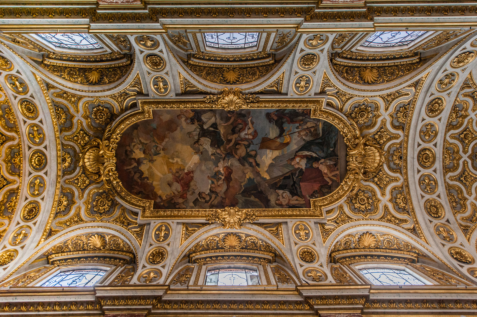  Blick auf die bemalte Decke im Inneren der Chiesa di San Luigi dei Francesi in Rom (Detail)