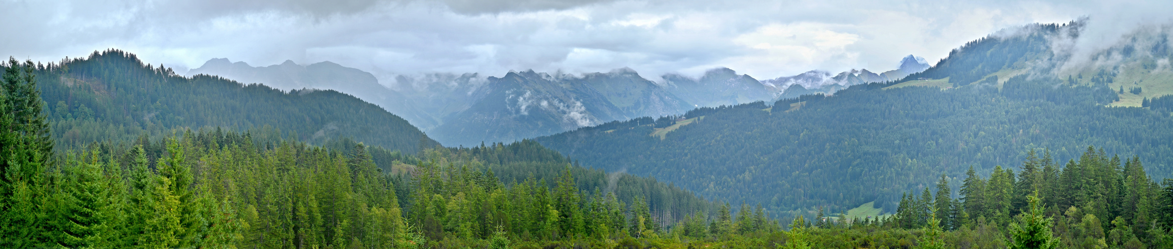 Blick auf die Berge der Allgäuer Hochalpen