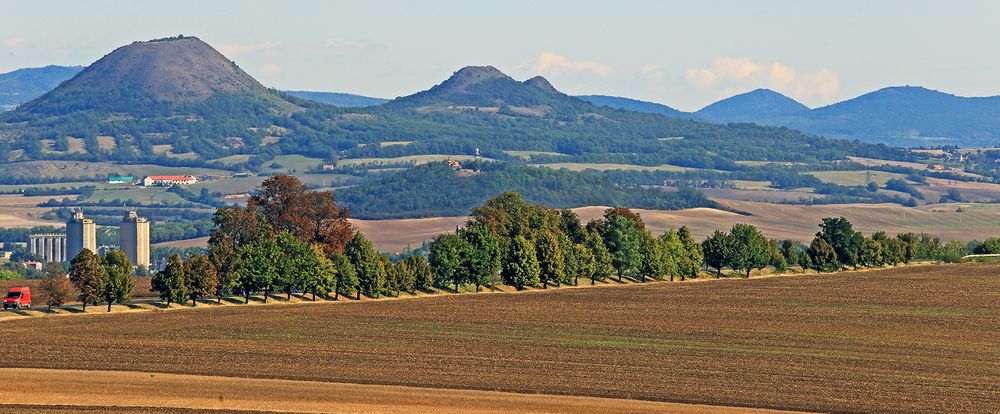 Blick auf die berühmte Südseite des Oblik mit dem Naturschutzgebiet ...