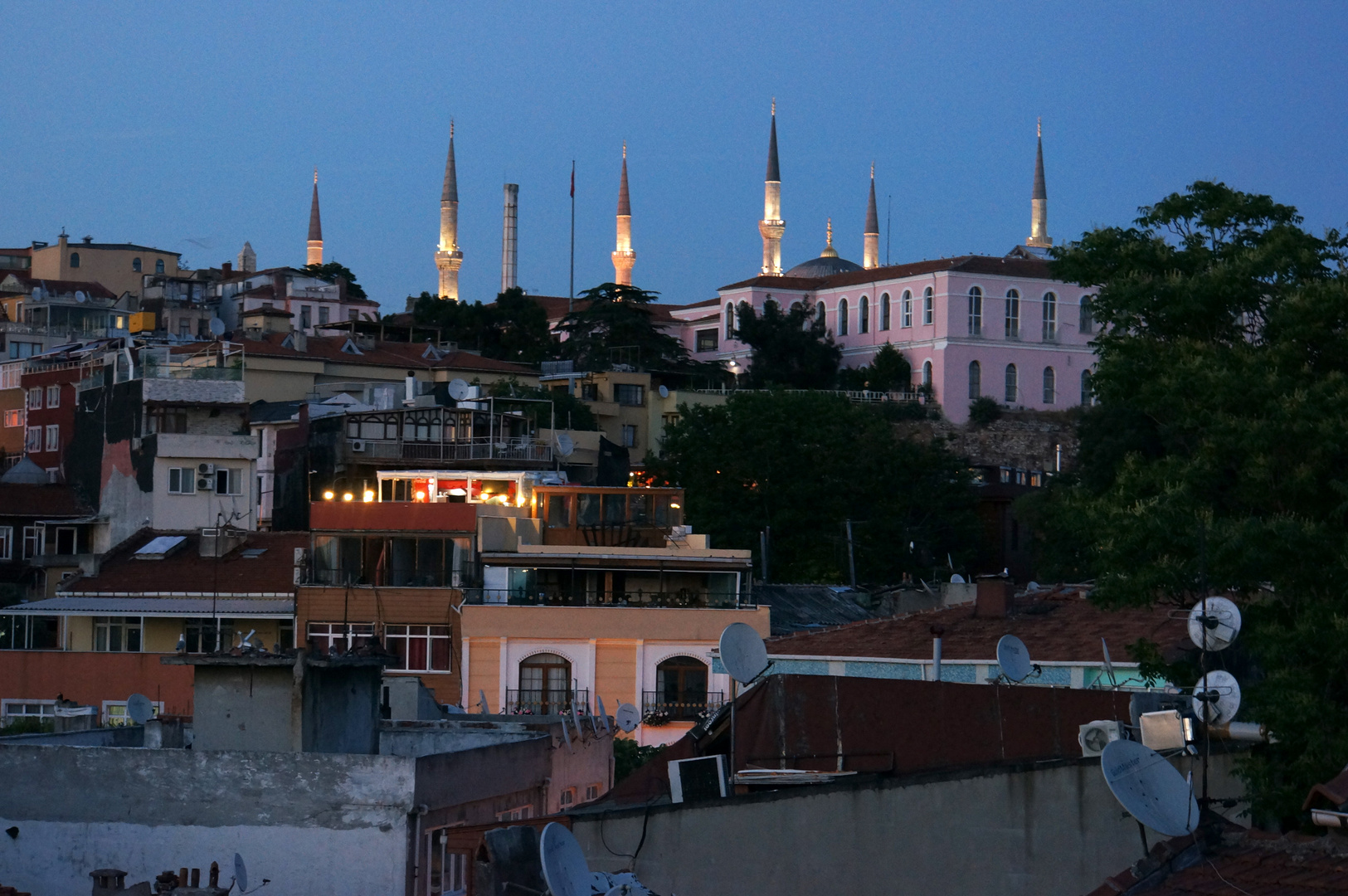 Blick auf die Blaue Moschee bei Dämmerung