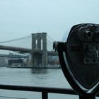 Blick auf die Brooklyn Bridge von South Street Seaport
