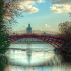 Blick auf die Brücke zum Karpfenteich