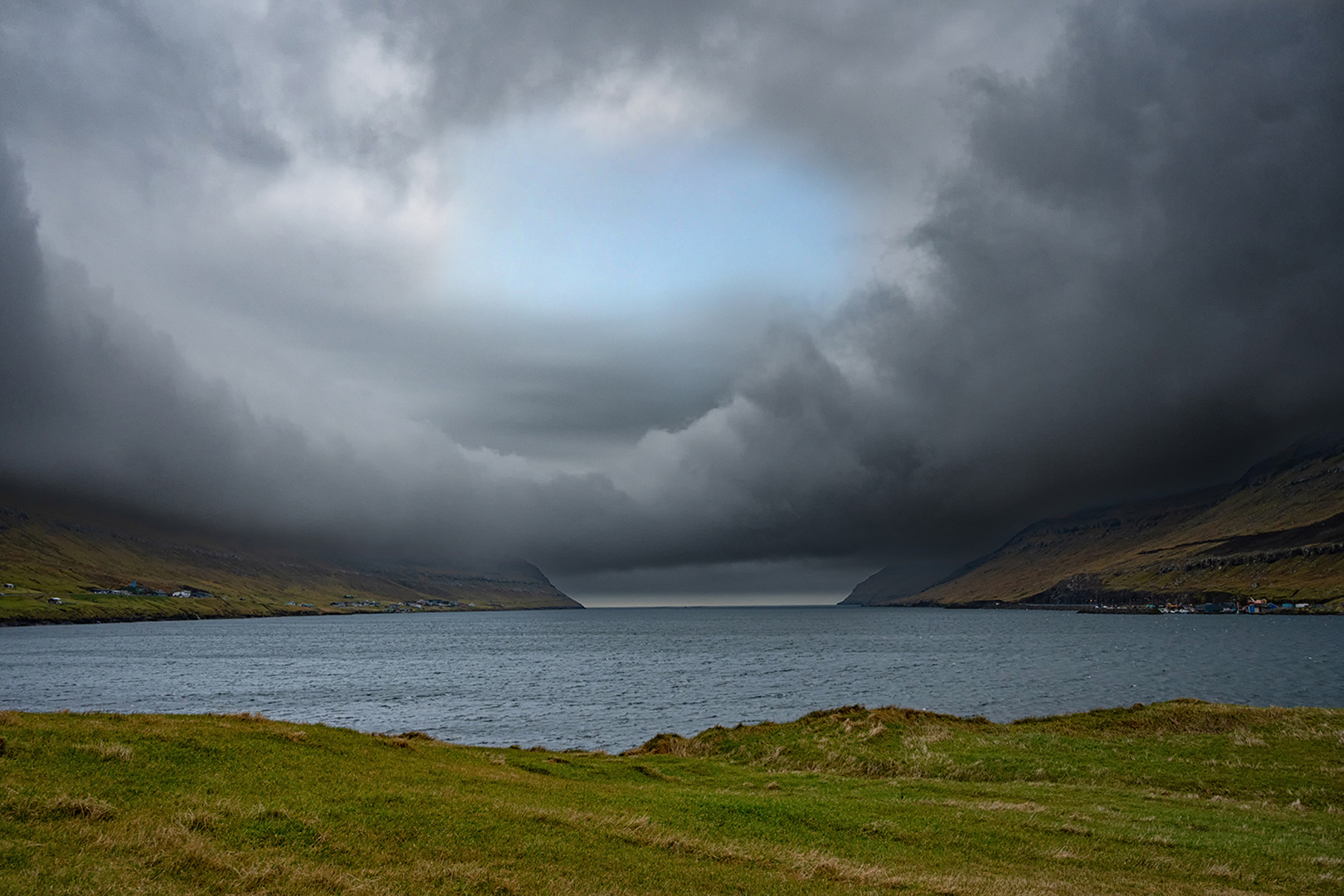 Blick auf die Bucht Borðoyarvík- Färöer Inseln