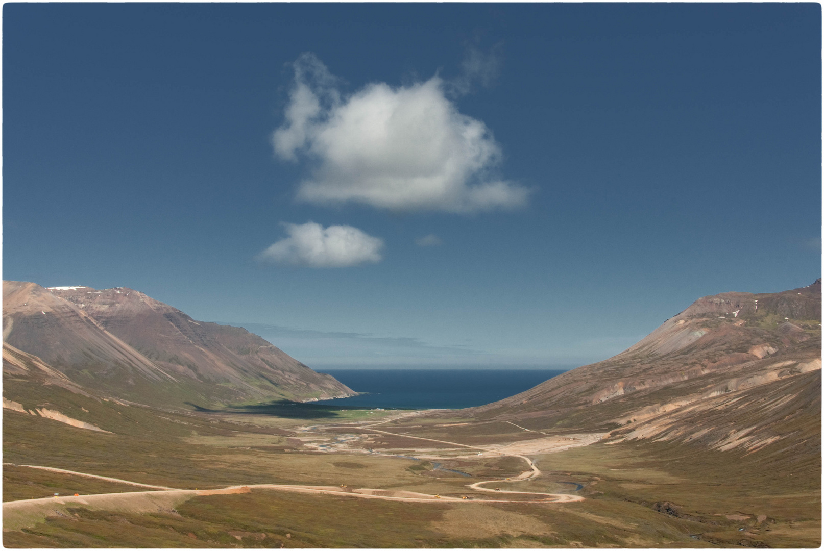 Blick auf die Bucht von Seydisfjördur