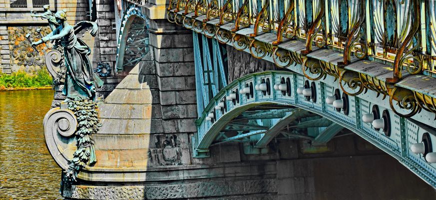 Blick auf die Cechuv Most Brücke am Fluss Vlatava in Prag, Tschechische Republik.