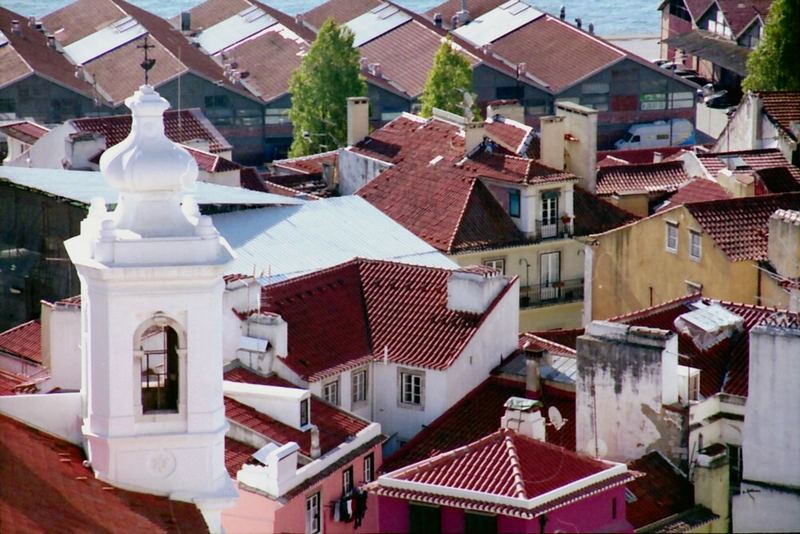 Blick auf die Dächer des Alfama-Viertels, Lisboa