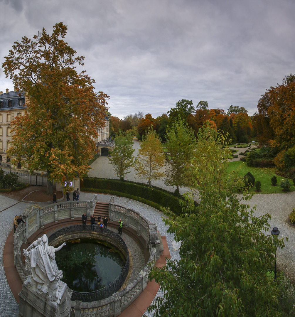 Blick auf die Donauquelle und Schloss in Donaueschingen