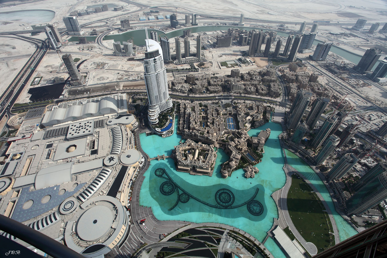 Blick Auf Die Dubai Mall Und Den Pool Der Wasserspiele Vor Dem Burj Khalifa Foto Bild Asia Middle East United Arab Emirates Bilder Auf Fotocommunity