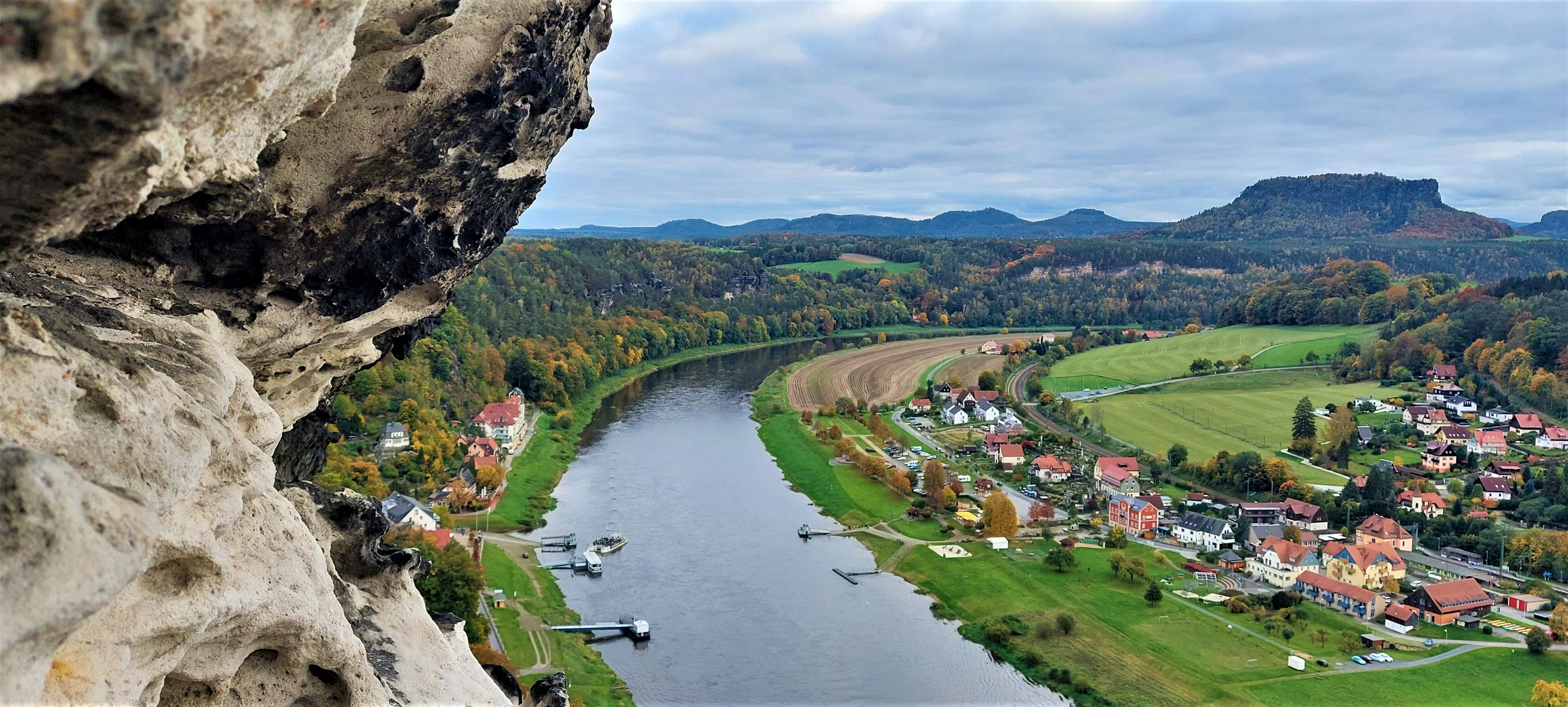 ... Blick auf die Elbe...