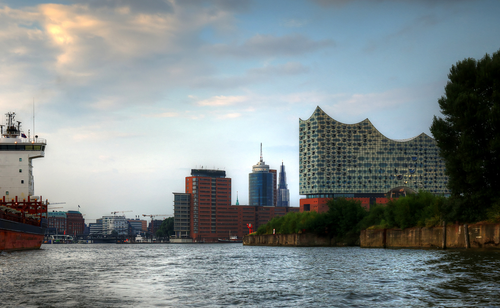 Blick auf die Elbphilharmonie