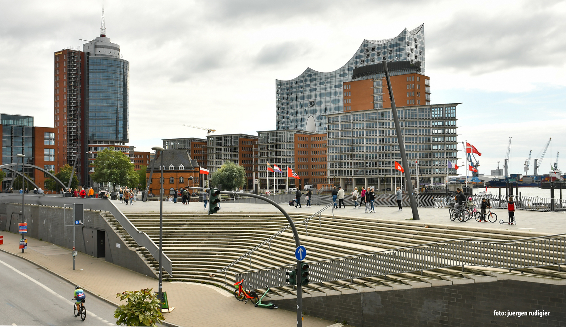 Blick auf die Elbpromenade 