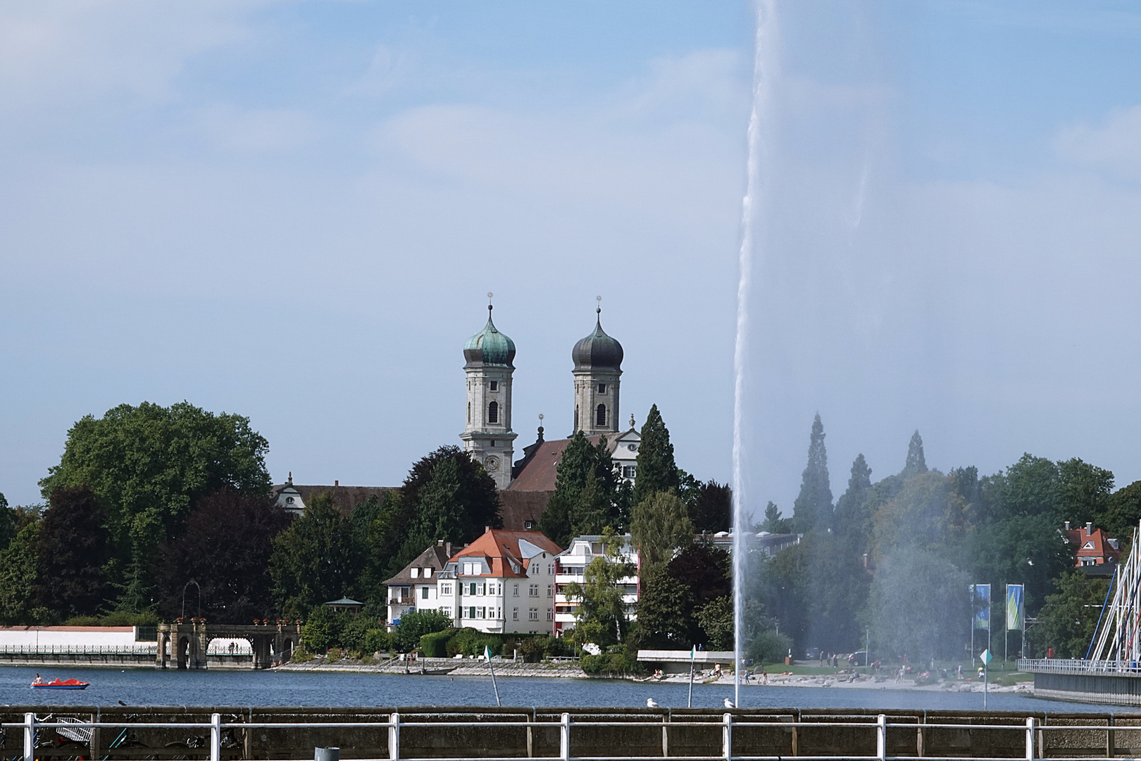 Blick auf die Evang. Schlosskirche in Friedrichshafen